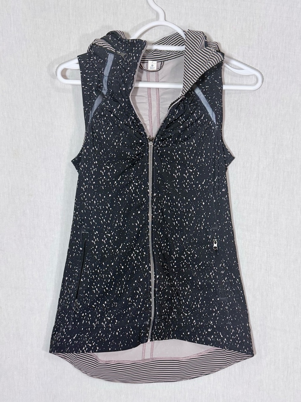 Lululemon size 2 Go the Distance Vest in butterfly Texture Mink Berry